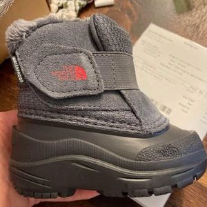Toddler The North face snow boot. Size 4